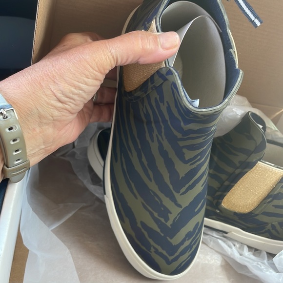 Joules Rainwell green zebra rain boots size 7 fits like an 8 - Picture 2 of 5